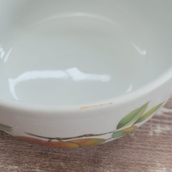 Royal Worchester Evesham 1 Pt Round Covered Casserole Dish, Peach Knob, England - Picture 7 of 15